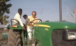 CM पद से विदाई के बाद मामा ने की जुताई- खुद ट्रैक्टर चलाकर की चने की बुवाई