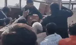 मंत्री के जाते ही हेलमेट की लूट- आरटीओ एवं पुलिस देखती रही तमाशा मंत्री के जाते ही हेलमेट की लूट- आरटीओ एवं पुलिस देखती रही तमाशा