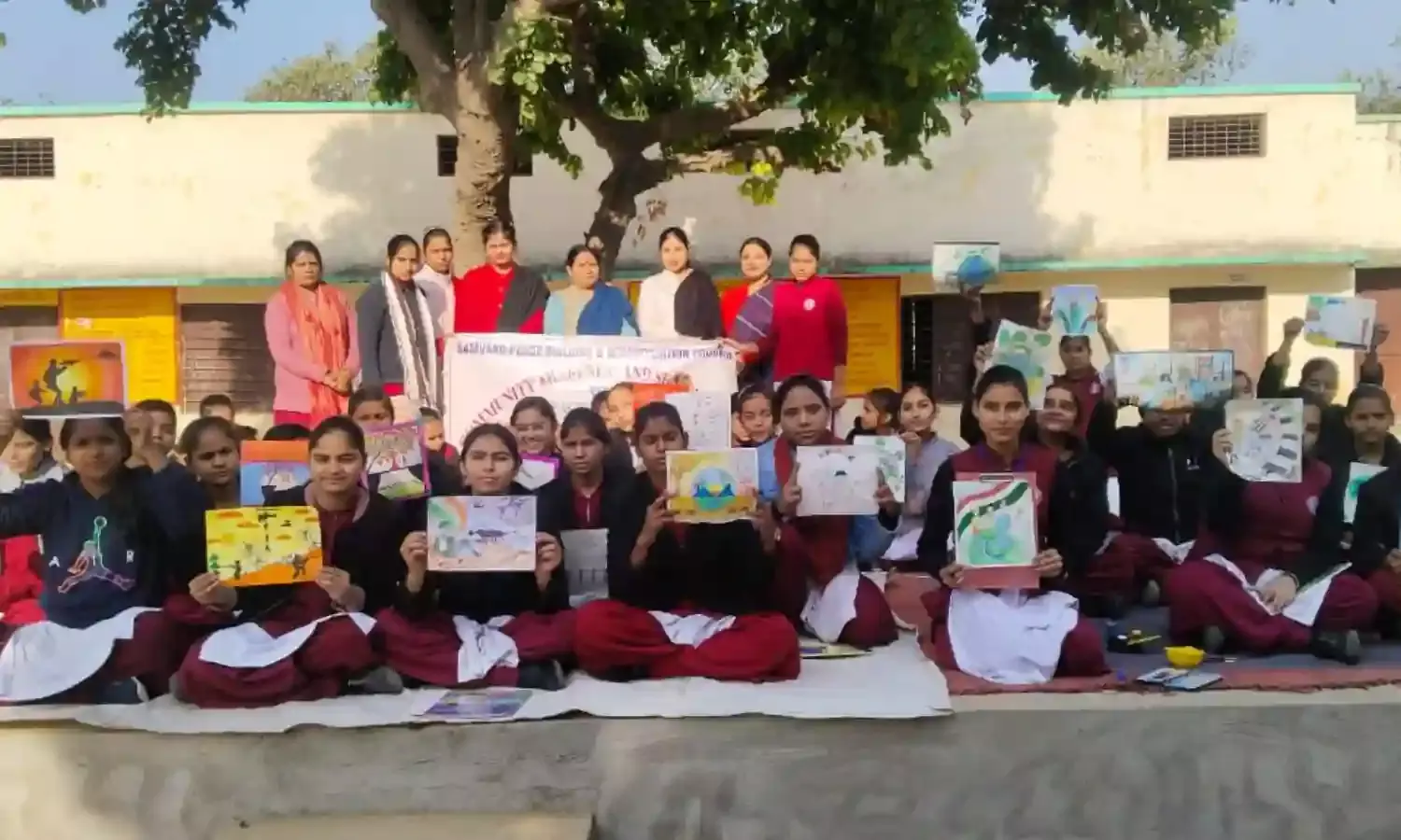 ड्राइंग प्रतियोगिता में आसना आई अव्वल- पेड़ लगाने पर किया गया जागरूक