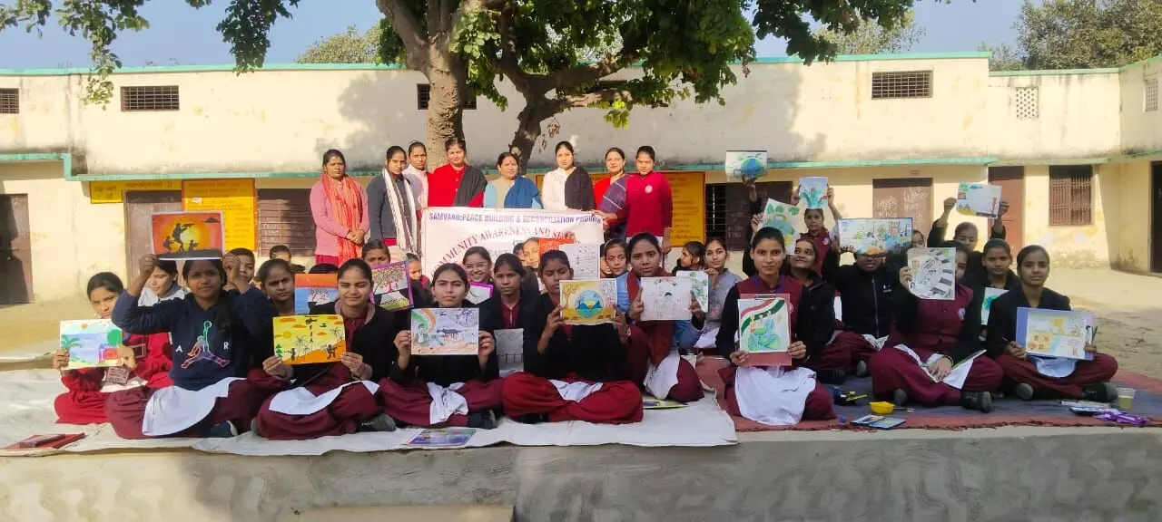 ड्राइंग प्रतियोगिता में आसना आई अव्वल- पेड़ लगाने पर किया गया जागरूक