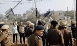 गांव में पंचायत मंत्री का विरोध- ग्रामीणों ने दिखाएं काले झंडे- विकसित भारत.. गांव में पंचायत मंत्री का विरोध- ग्रामीणों ने दिखाएं काले झंडे- विकसित भारत..