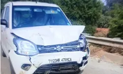 कार की टक्कर से पलटा स्कूली बच्चों का ऑटो-नीचे दबने से आधा दर्जन से.. कार की टक्कर से पलटा स्कूली बच्चों का ऑटो-नीचे दबने से आधा दर्जन से..