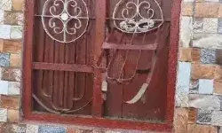 घर में घुसे नकाबपोश बदमाशों ने परिवार को बंधक बनाकर लूटा- की मारपीट घर में घुसे नकाबपोश बदमाशों ने परिवार को बंधक बनाकर लूटा- की मारपीट