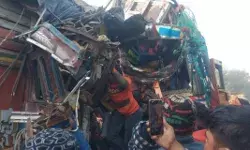 राजधानी में भीषण हादसा-आमने सामने टकराए दो ट्रक- एक की मौत