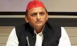 अखिलेश ने पूछा-रेपिस्ट रामदुलार पर बुलडोजर आज चलेगा या कल?