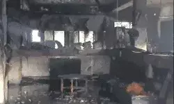 पंजाब एंड सिंध बैंक एवं कॉस्मेटिक शोरूम में लगी आग- आठ गाड़ियां..