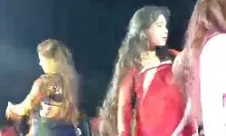 बच्चे के जन्मदिन पर दारू पार्टी के साथ लगे बार बालाओं के अश्लील ठुमके बच्चे के जन्मदिन पर दारू पार्टी के साथ लगे बार बालाओं के अश्लील ठुमके