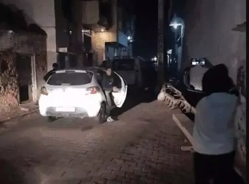 संसद सुरक्षा चूक-आरोपी नीलम के घर दिल्ली पुलिस की दस्तक- खंगाला कमरा संसद सुरक्षा चूक-आरोपी नीलम के घर दिल्ली पुलिस की दस्तक- खंगाला कमरा