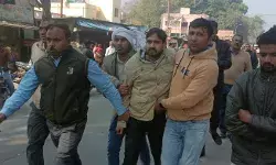 तनख्वाह से नहीं भर रहा था रिश्वतखोर बाबू का पेट - रंगे हाथों अरेस्ट तनख्वाह से नहीं भर रहा था रिश्वतखोर बाबू का पेट - रंगे हाथों अरेस्ट