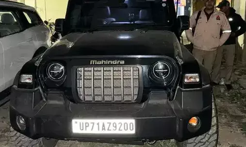 रील के चक्कर में हाईवे की डिवाइड पर चढ़ाई थार-अब हवालात देख..