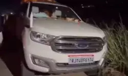 सीएम की गाड़ी का एक्सीडेंट- नाले में घुसा कार का पहिया मुख्यमंत्री... सीएम की गाड़ी का एक्सीडेंट- नाले में घुसा कार का पहिया मुख्यमंत्री...