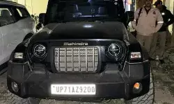 रील के चक्कर में हाईवे की डिवाइड पर चढ़ाई थार-अब हवालात देख.. रील के चक्कर में हाईवे की डिवाइड पर चढ़ाई थार-अब हवालात देख..