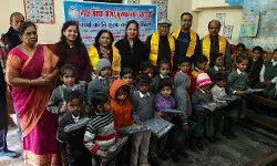 भारत विकास परिषद द्वारा किया गया बच्चों को नि:शुल्क स्वेटर का वितरण