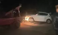 शिकायत होते ही कार छोड़कर भागा रिश्वतखोर लेखपाल- खूब हुआ ड्रामा शिकायत होते ही कार छोड़कर भागा रिश्वतखोर लेखपाल- खूब हुआ ड्रामा