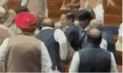 संसद सुरक्षा चूक मामला-अब पूर्व पुलिस अधीक्षक का बेटा गिरफ्तार संसद सुरक्षा चूक मामला-अब पूर्व पुलिस अधीक्षक का बेटा गिरफ्तार