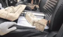 DM से घूसखोरी की शिकायत पर कार छोड़कर भागा पटवारी निकला रिश्वतखोर DM से घूसखोरी की शिकायत पर कार छोड़कर भागा पटवारी निकला रिश्वतखोर