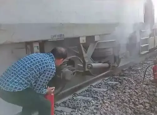 हिमगिरी एक्सप्रेस के पहियों में लगी आग- यात्रियों में मची अफरा तफरी