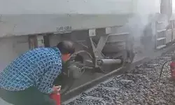 हिमगिरी एक्सप्रेस के पहियों में लगी आग- यात्रियों में मची अफरा तफरी हिमगिरी एक्सप्रेस के पहियों में लगी आग- यात्रियों में मची अफरा तफरी