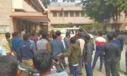 यूनिवर्सिटी का हॉस्टल खाली कराने को बुलानी पड़ी फोर्स- छात्र कर रहे विरोध