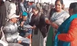 सीएम की सभा में लगी टीचर्स की हाजिरी-BSA ने दिये थे सभा में पहुंचने... सीएम की सभा में लगी टीचर्स की हाजिरी-BSA ने दिये थे सभा में पहुंचने...