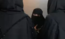 सरकार का यूटर्न-अभी लगा रहेगा स्कूलों में हिजाब पर प्रतिबंध