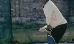 बल्लेबाजी कर रहे युवक की पिच पर चली गई जान- डॉक्टर ने किया मृत घोषित बल्लेबाजी कर रहे युवक की पिच पर चली गई जान- डॉक्टर ने किया मृत घोषित