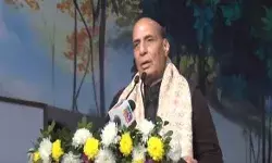 हम राजधर्म का पालन सही से कर रहे हैं या नहीं यह देखना संतो का काम- राजनाथ हम राजधर्म का पालन सही से कर रहे हैं या नहीं यह देखना संतो का काम- राजनाथ