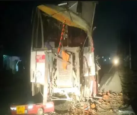 रोडवेज बस खड़ी ट्रैक्टर ट्राली से जोरदार टक्कर-दो दर्जन यात्री जख्मी रोडवेज बस खड़ी ट्रैक्टर ट्राली से जोरदार टक्कर-दो दर्जन यात्री जख्मी