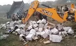 15 लाख रुपए की दारू पर बुलडोजर चलाकर संपूर्ण किया ऑपरेशन क्लीन 15 लाख रुपए की दारू पर बुलडोजर चलाकर संपूर्ण किया ऑपरेशन क्लीन