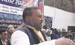 सपा नेताओं ने स्वामी को बताया दो मुंहा सांप-बोले मौर्य के मुंह में आग. सपा नेताओं ने स्वामी को बताया दो मुंहा सांप-बोले मौर्य के मुंह में आग.