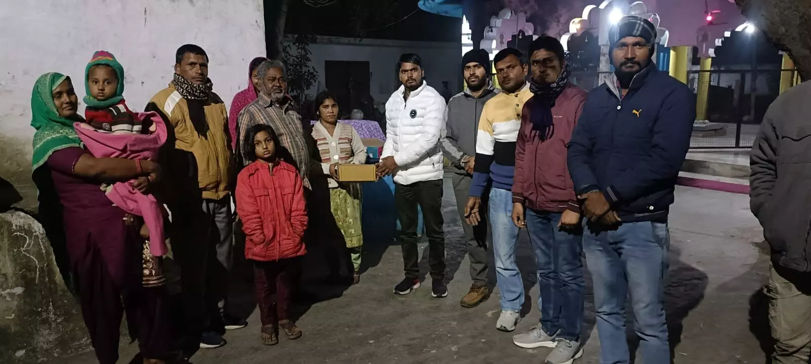 BKU नेता ने साथियों संग जरूरतमंदों को दिए जूते- लोगों ने दी दुआएं BKU नेता ने साथियों संग जरूरतमंदों को दिए जूते- लोगों ने दी दुआएं