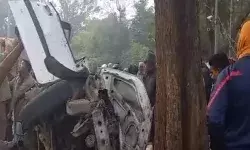 नए साल की पिकनिक पर निकले युवाओं की कार का हुआ एक्सीडेंट- 6 की..