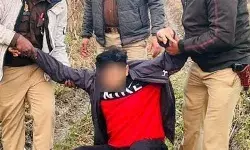 मुठभेड़ में 25 हजार रुपए के इनामी बदमाश के पैर में लगी गोली- दूसरा फरार मुठभेड़ में 25 हजार रुपए के इनामी बदमाश के पैर में लगी गोली- दूसरा फरार