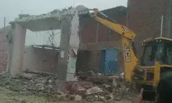 सिपाही सचिन राठी की शहादत करने वाले हिस्ट्रीशीटर के घर गरजा योगी का बुलडोजर