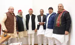 अखिलेश यादव से मुलाकात में पूर्व सांसद हरेन्द्र मलिक की महत्वपूर्ण मन्त्रणा