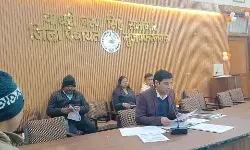 अधिक समय से लंबित शिकायतो काे तत्परता के साथ कराएं निस्तारित - एडीएम अधिक समय से लंबित शिकायतो काे तत्परता के साथ कराएं निस्तारित - एडीएम