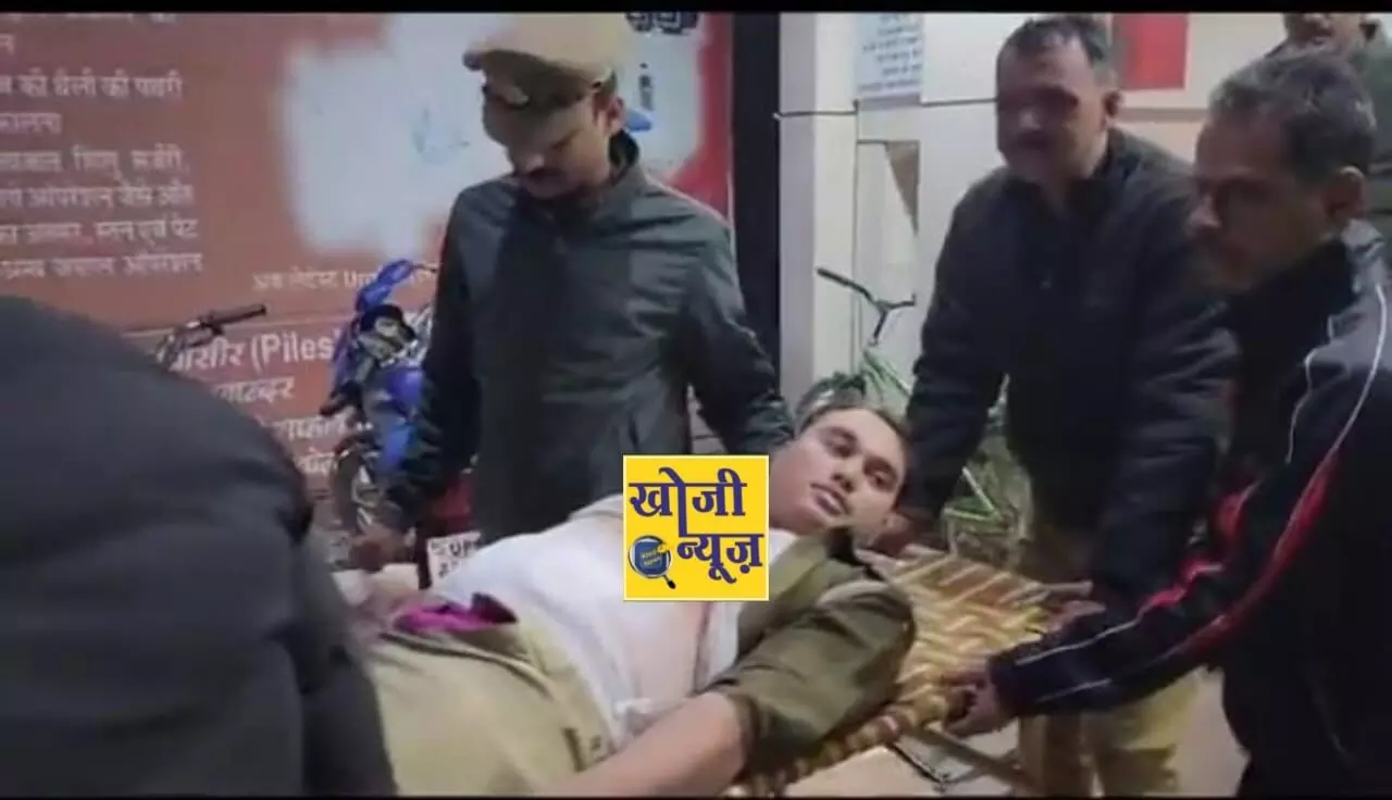 दबिश देने गई पुलिस पार्टी पर आरोपी ने की फायरिंग - सिपाही के लगी गोली