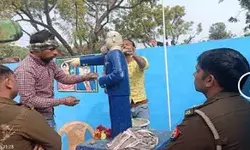 अंबेडकर की प्रतिमा क्षतिग्रस्त करने से फैला तनाव- पुलिस ने मंगायी नयी प्रतिमा अंबेडकर की प्रतिमा क्षतिग्रस्त करने से फैला तनाव- पुलिस ने मंगायी नयी प्रतिमा