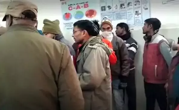 गन्ने छिल रही महिलाओं पर गुलदार का हमला- बलकटी से मुकाबला कर..