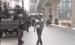 मतदान के बीच हिंसा- पुलिस के साथ भिड़े कार्यकर्ता- फैंके पत्थर