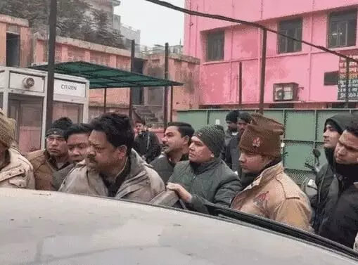 सपा नेता ने लिया पुलिस से पंगा- बोले पूर्व मंत्री तुम्हारी गाड़ी में नहीं बैठूंगा