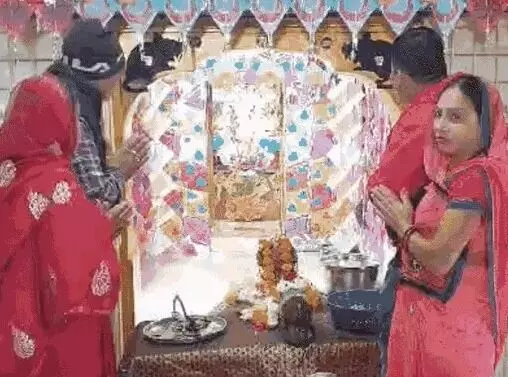 10 भुजा वाले प्रसिद्ध गणेश मंदिर में मिनी स्कर्ट, कटी फटी जींस पर रोक