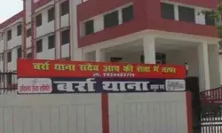 बच्ची से गंदी बात कर रहा अधेड़ पब्लिक को देख नग्न ही सड़क पर भागा और..