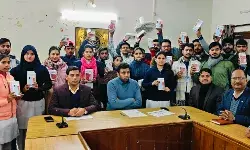 DM ने स्वच्छता दिवस दिलाई स्वच्छता की शपथ- वितरित किये स्मार्टफोन DM ने स्वच्छता दिवस दिलाई स्वच्छता की शपथ- वितरित किये स्मार्टफोन