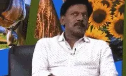 TV के लाइव शो में मौत का झपट्टा- बोलते बोलते कुर्सी से लुढके प्रोफेसर TV के लाइव शो में मौत का झपट्टा- बोलते बोलते कुर्सी से लुढके प्रोफेसर