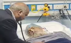 सड़क के गड्ढों ने किया जिंदा- उछलते ही एंबुलेंस में पड़े मुर्दे की.. सड़क के गड्ढों ने किया जिंदा- उछलते ही एंबुलेंस में पड़े मुर्दे की..