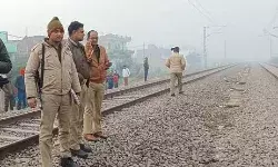 ट्रेन की चपेट में आकर एक छात्रा की हुई मौत- दूसरी छात्रा गंभीर