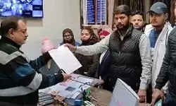 DAV कॉलेज में हंगामा- वॉशरूम की मांग को लेकर छात्राओं का प्रदर्शन DAV कॉलेज में हंगामा- वॉशरूम की मांग को लेकर छात्राओं का प्रदर्शन