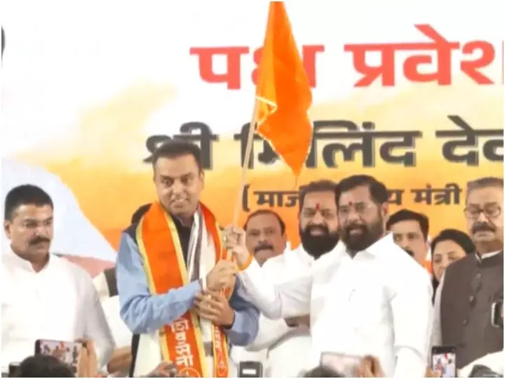 कांग्रेस का हाथ छोड़ने वाले देवड़ा ने पकड़ा सत्ता का साथ- शिवसेना... कांग्रेस का हाथ छोड़ने वाले देवड़ा ने पकड़ा सत्ता का साथ- शिवसेना...