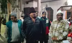 मुंह में कपड़ा ठूंसकर लगाई आग- चौथी मंजिल से दरोगा के बेटे ने लगाई मुंह में कपड़ा ठूंसकर लगाई आग- चौथी मंजिल से दरोगा के बेटे ने लगाई